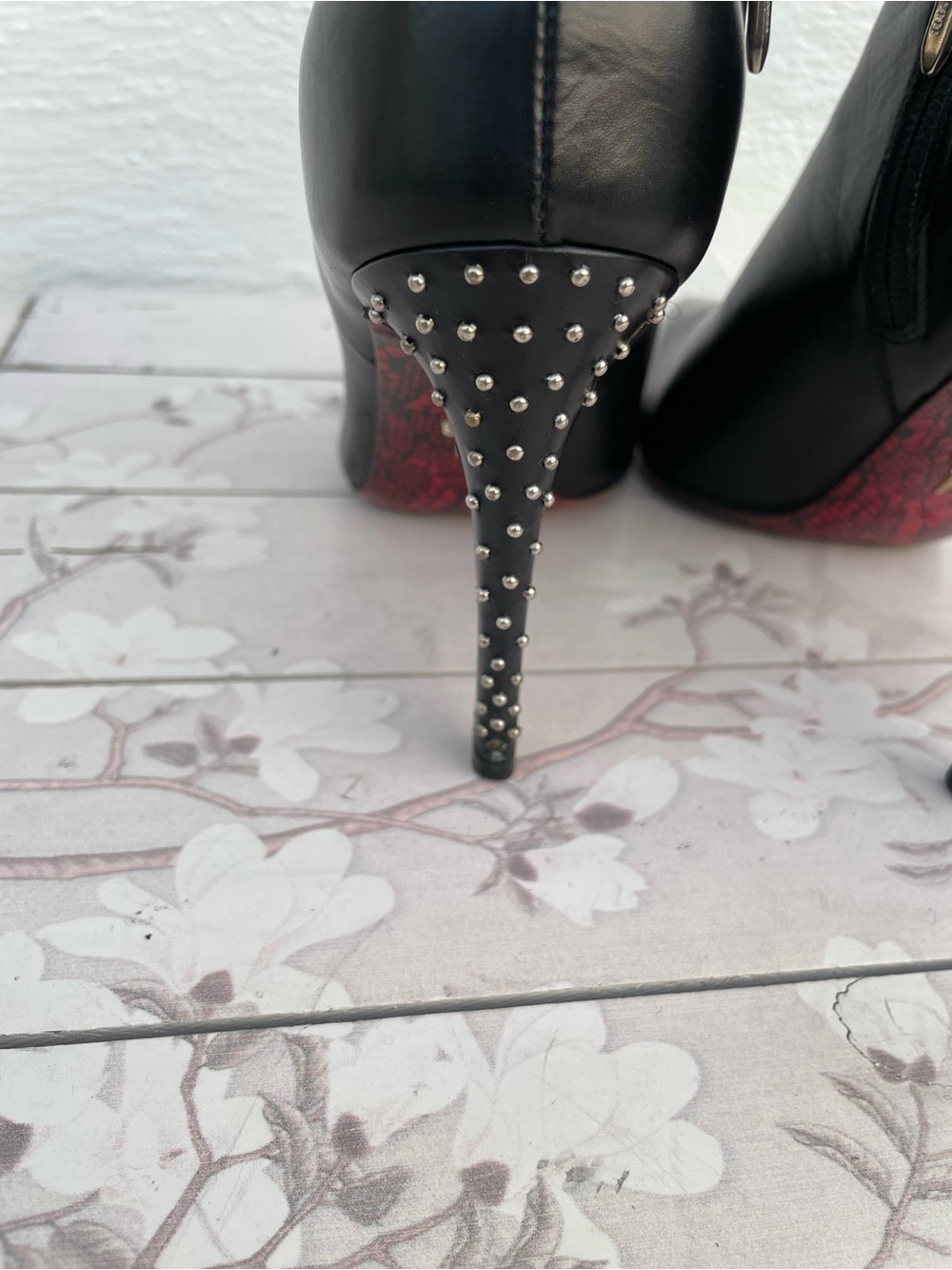Cesare Paciotti Black Pointed Leather Ankle Booties with Red Lining - Picture 5 of 15